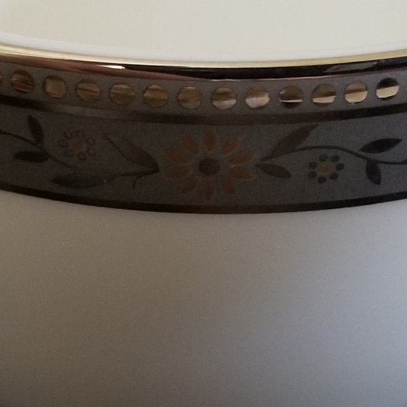 Wedgwood Marcasite 5 Piece Place Setting - Picture 8 of 13